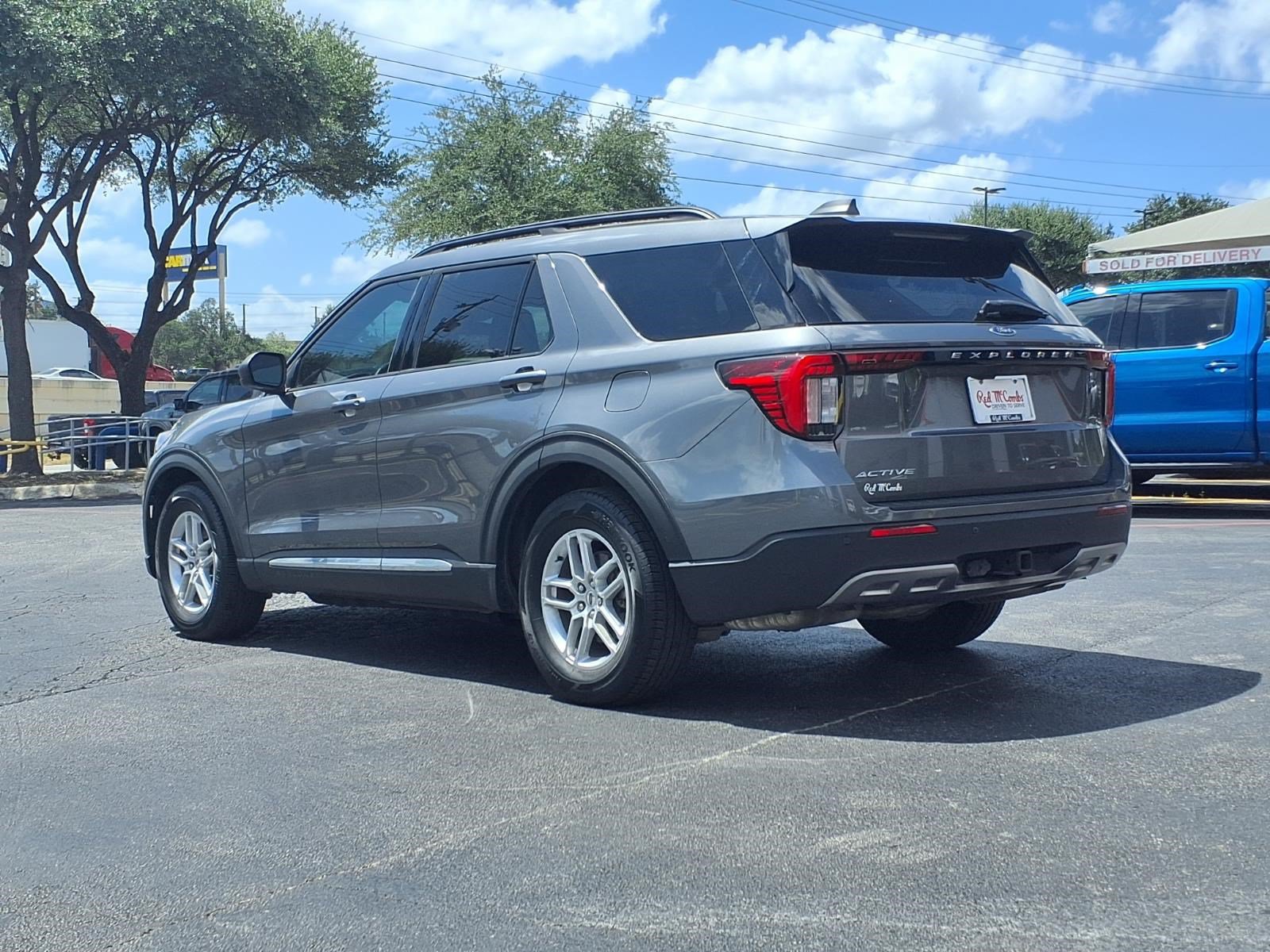 Certified 2025 Ford Explorer Active w/ Active Comfort Package RWD image 8