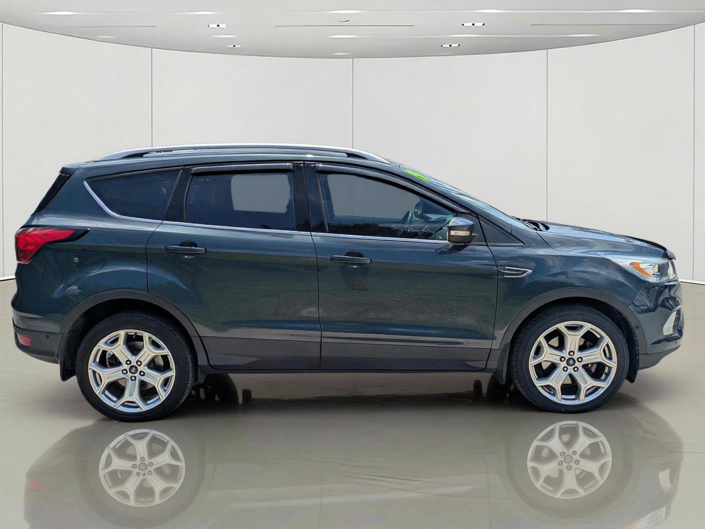 Certified 2019 Ford Escape Titanium AWD/4WD image 5