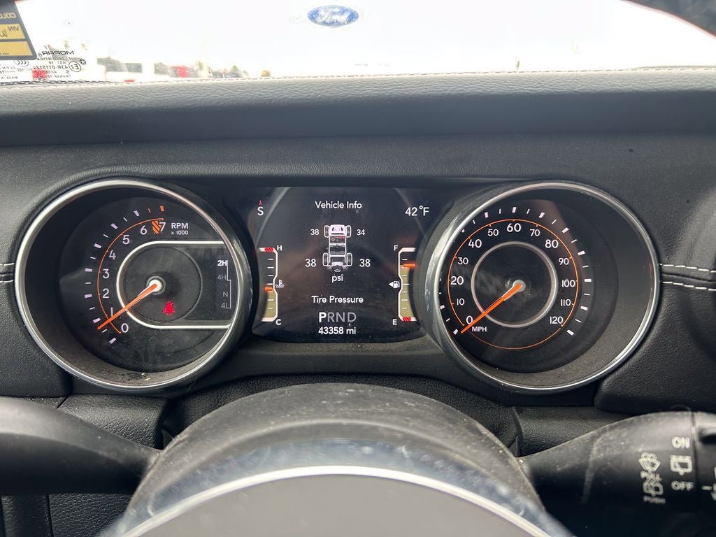 Used 2018 Jeep Wrangler Unlimited Sahara AWD/4WD image 25