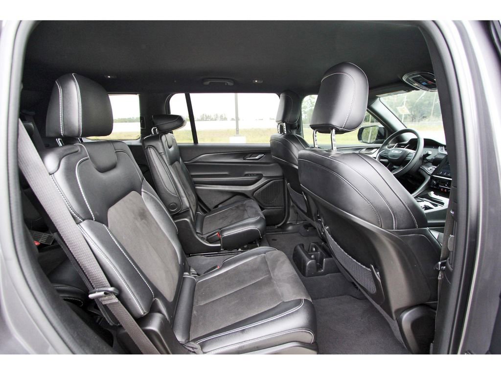 Used 2023 Jeep Grand Cherokee L Laredo image 10