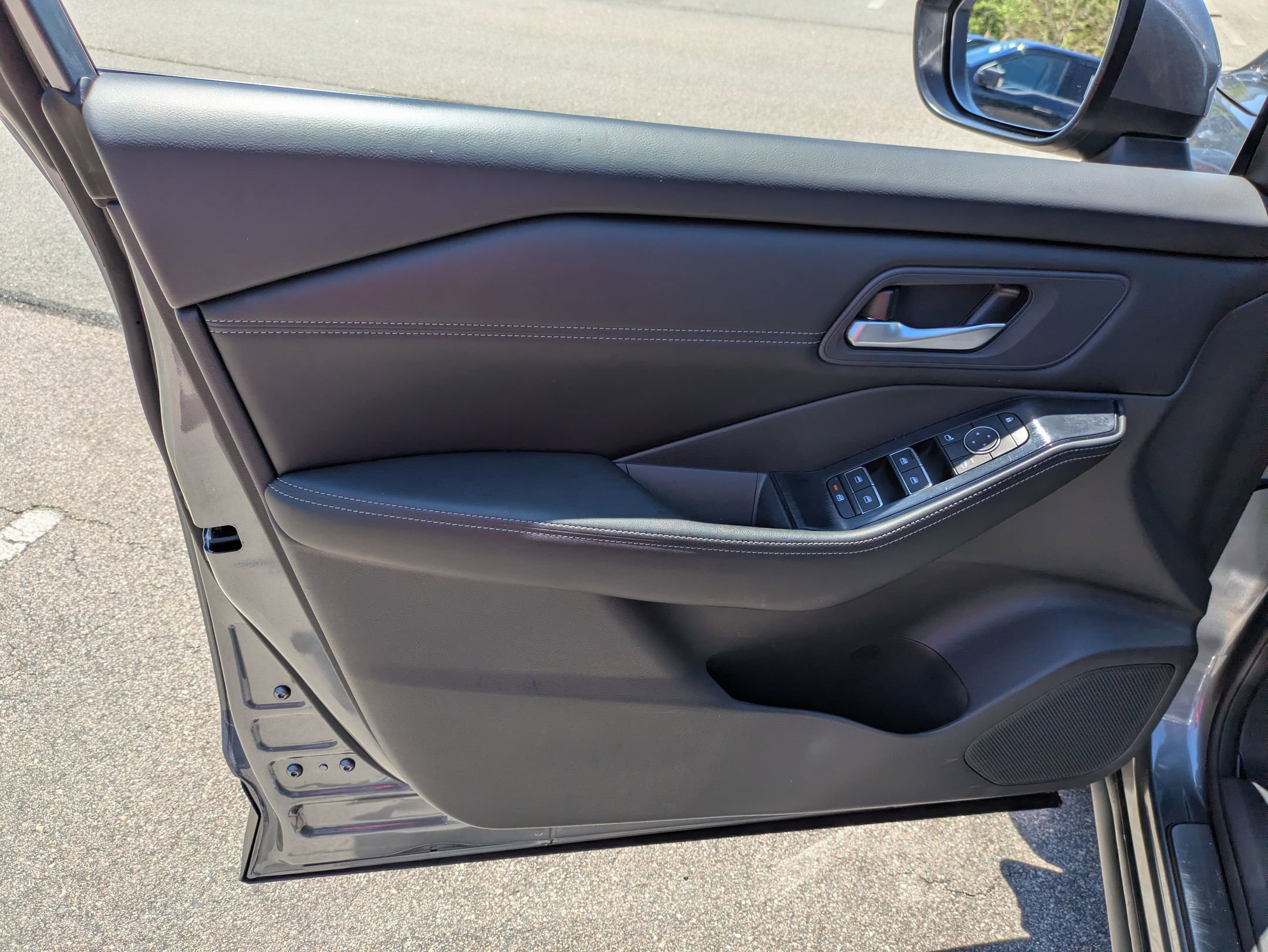 Used 2024 Nissan Rogue SL FWD image 15