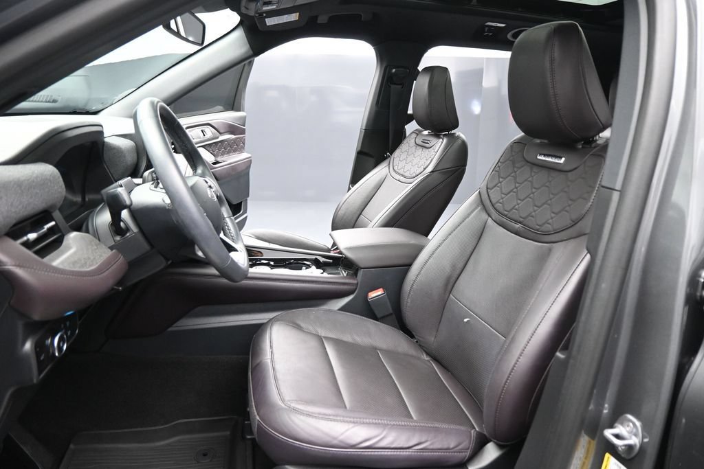 Certified 2025 Ford Explorer Platinum w/ Ultimate Package AWD/4WD image 9