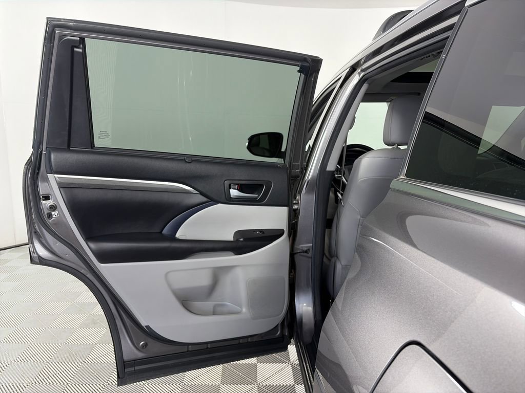 Used 2018 Toyota Highlander Limited Platinum image 12