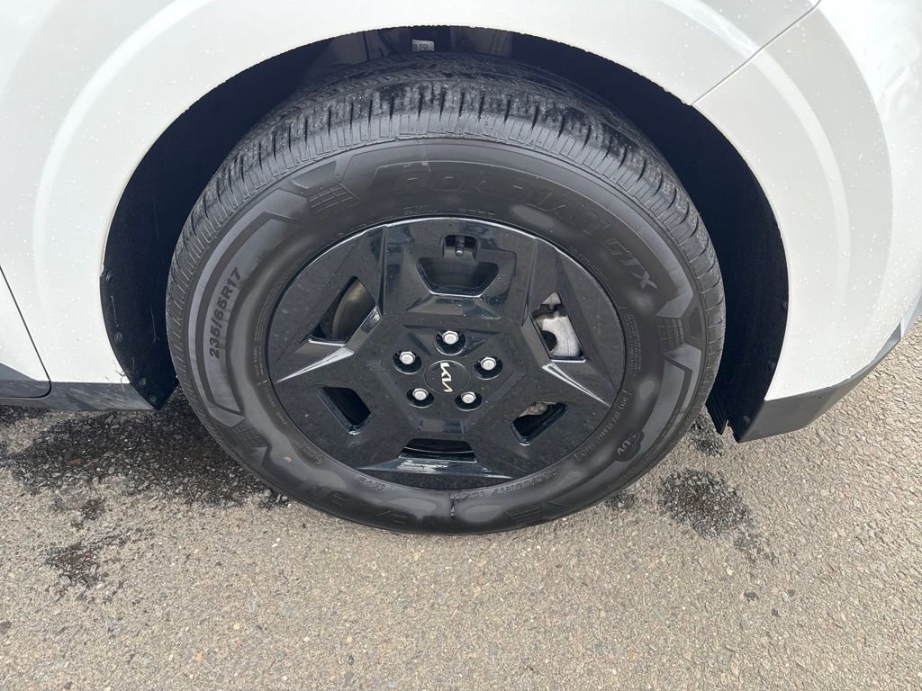 Used 2025 Kia Carnival image 36