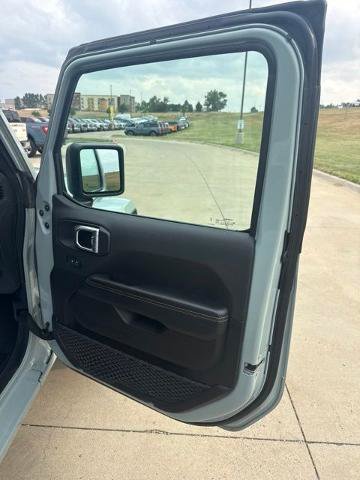 Used 2024 Jeep Wrangler Unlimited Sahara AWD/4WD image 9