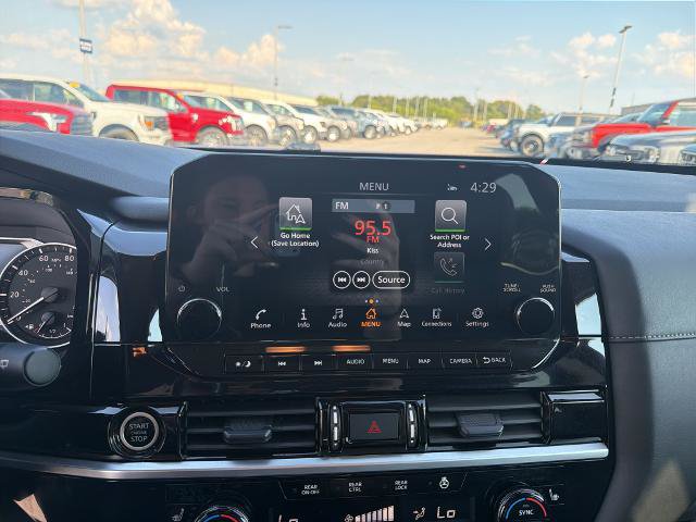 Used 2024 Nissan Pathfinder SL FWD image 15