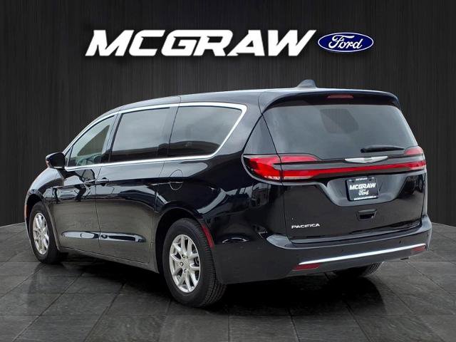 Used 2025 Chrysler Pacifica Select FWD image 8