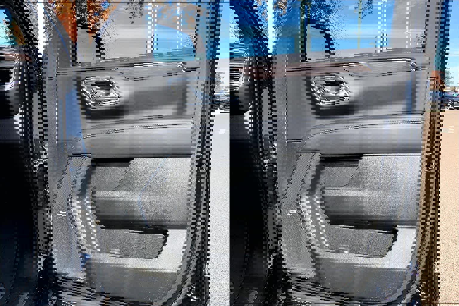 Used 2023 Chevrolet Tahoe Z71 w/ Luxury Package image 22