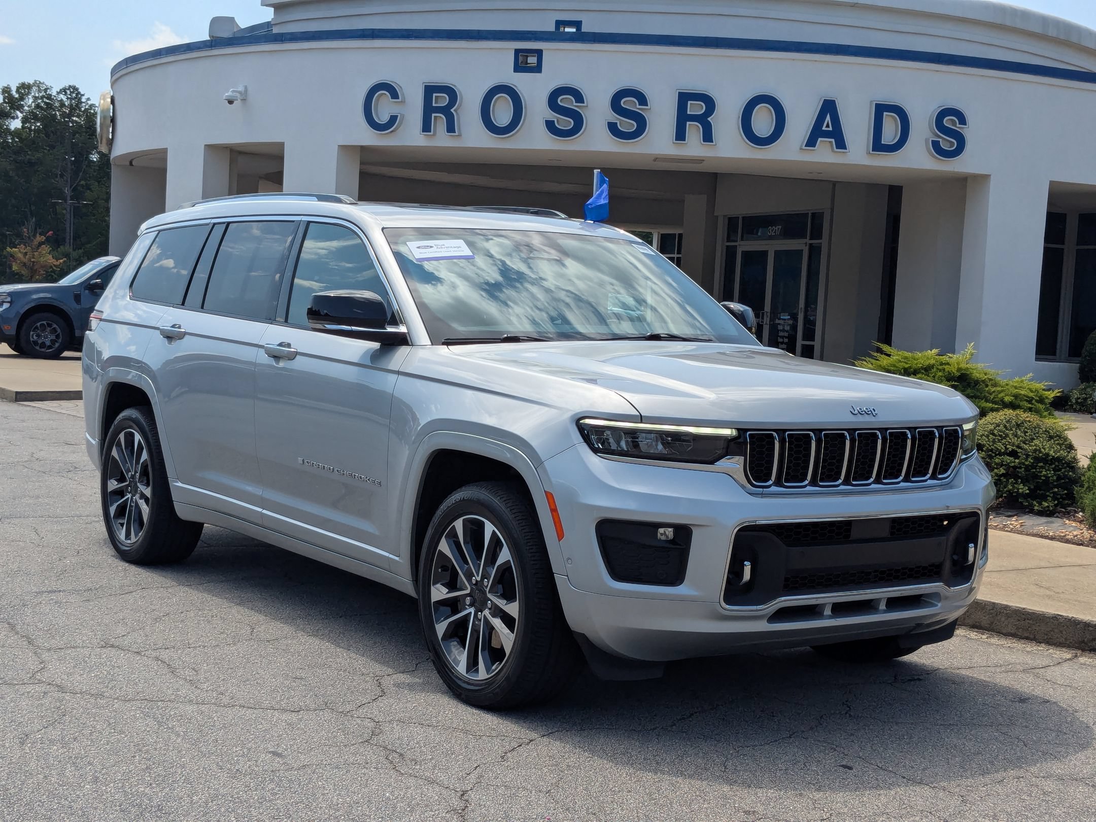 Used 2023 Jeep Grand Cherokee L Overland AWD/4WD video 1