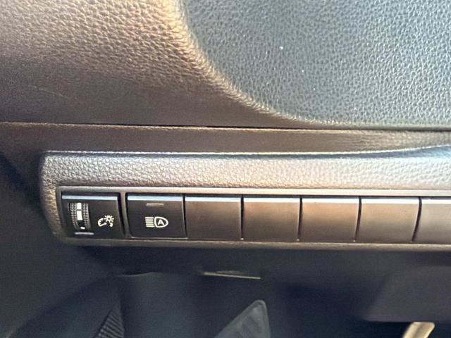 Used 2025 Toyota Corolla LE FWD image 30