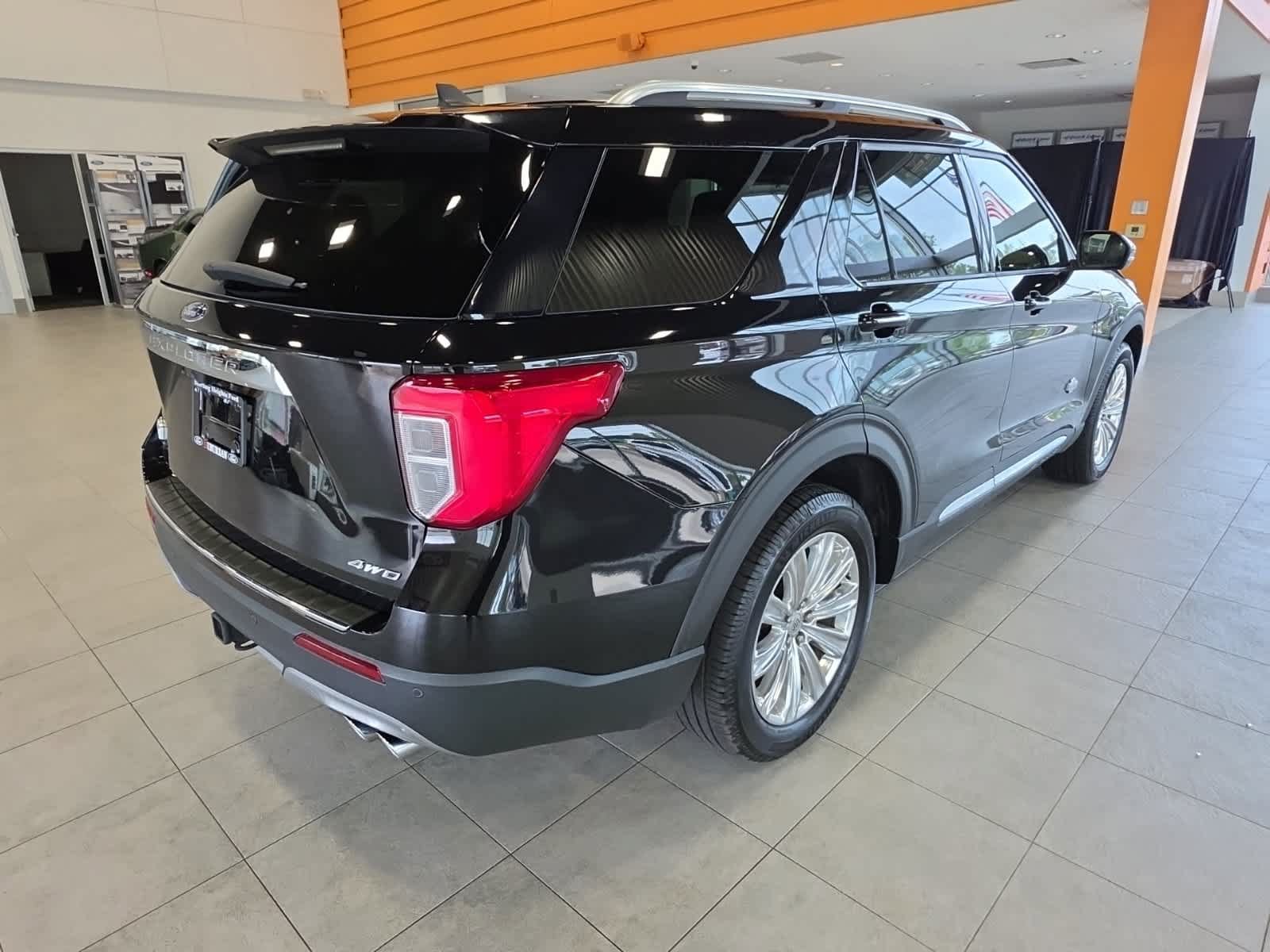 Certified 2022 Ford Explorer King Ranch w/ Class IV Trailer Tow Package AWD/4WD image 8