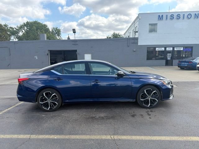 Used 2024 Nissan Altima 2.5 SR FWD image 8