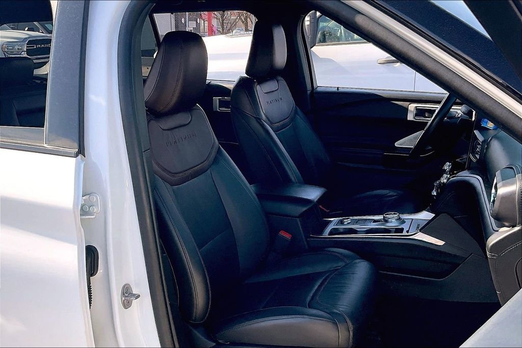 Certified 2023 Ford Explorer Platinum w/ Technology Package image 6