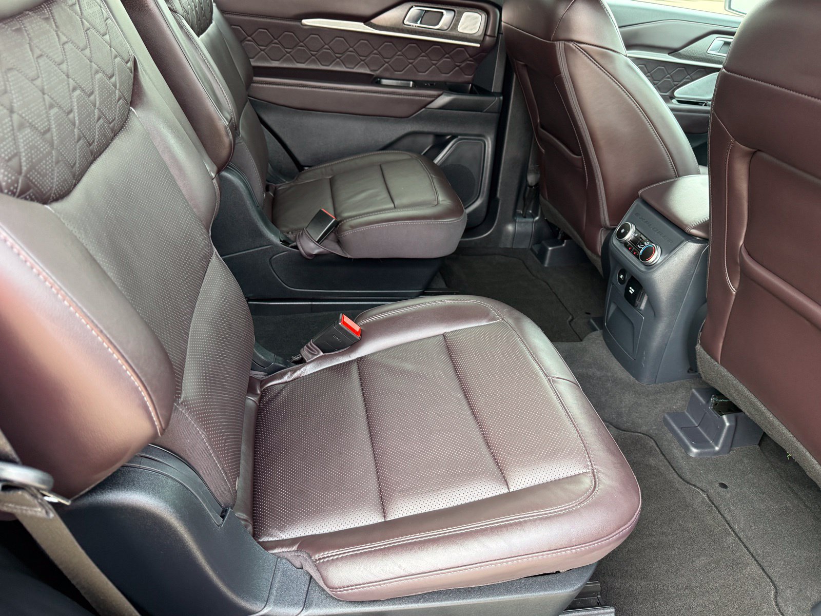 Certified 2025 Ford Explorer Platinum w/ LUX Leather Package AWD/4WD image 20
