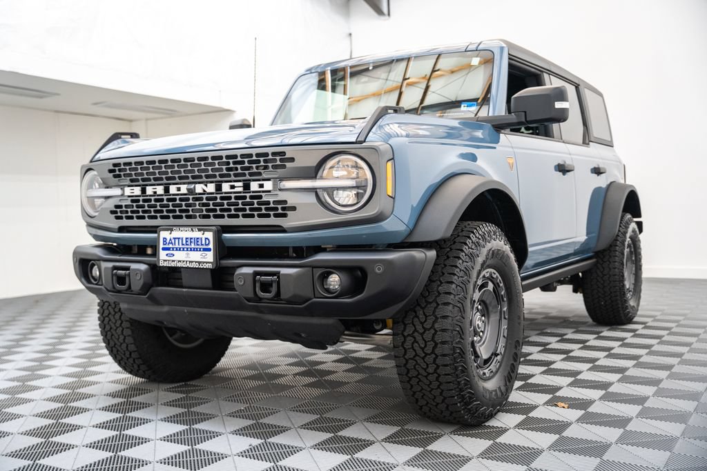Certified 2025 Ford Bronco Badlands AWD/4WD image 3