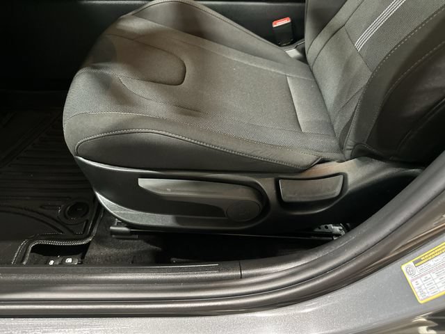 Used 2026 Hyundai Elantra SE FWD image 18