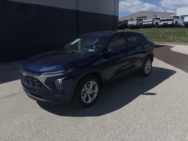 Used 2024 Chevrolet Trax LS w/ LS Convenience Package image 4