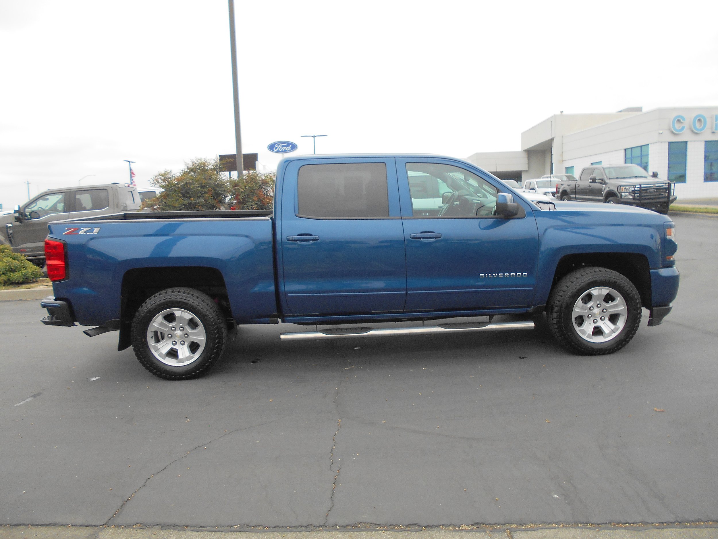 Used 2018 Chevrolet Silverado 1500 LT w/ All Star Edition AWD/4WD image 3