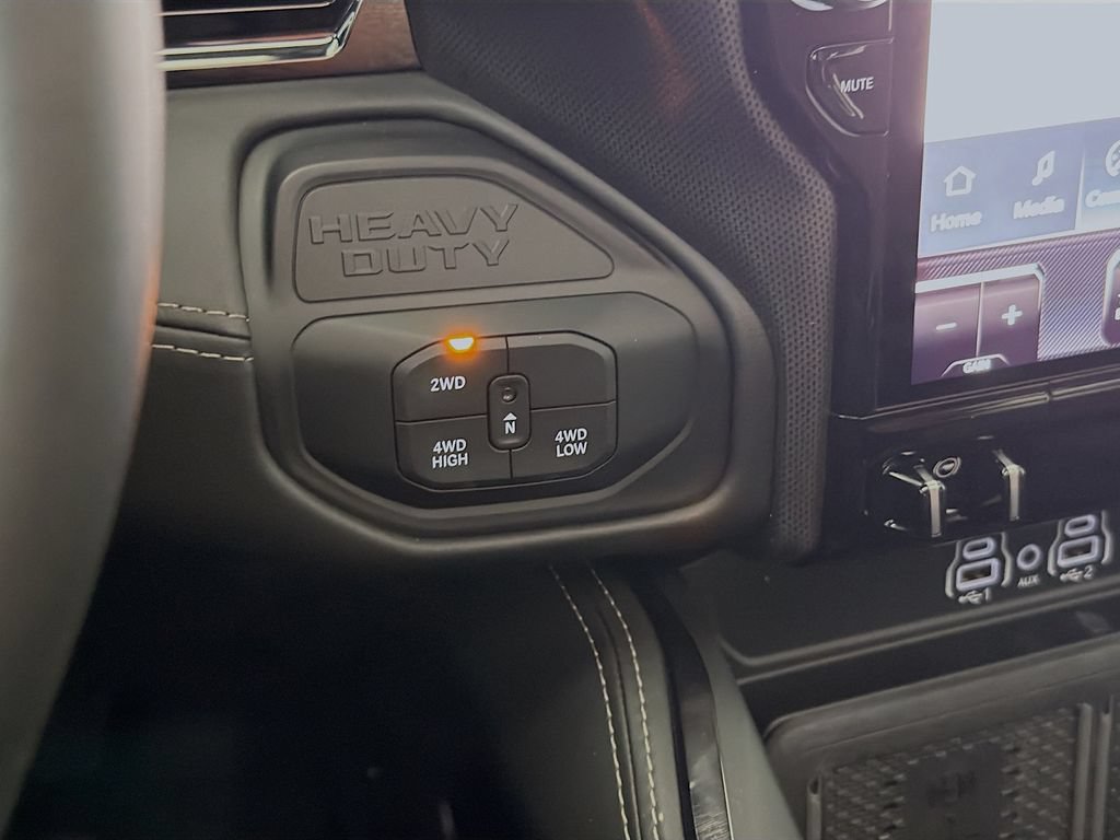 Used 2025 RAM 2500 Limited AWD/4WD image 35