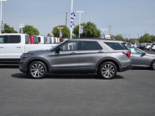 Certified 2025 Ford Explorer ST-Line AWD/4WD image 7