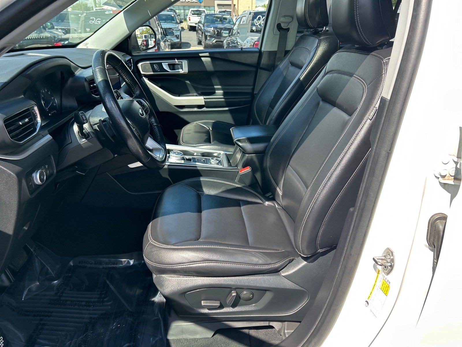 Certified 2021 Ford Explorer XLT w/ Equipment Group 202A AWD/4WD image 7
