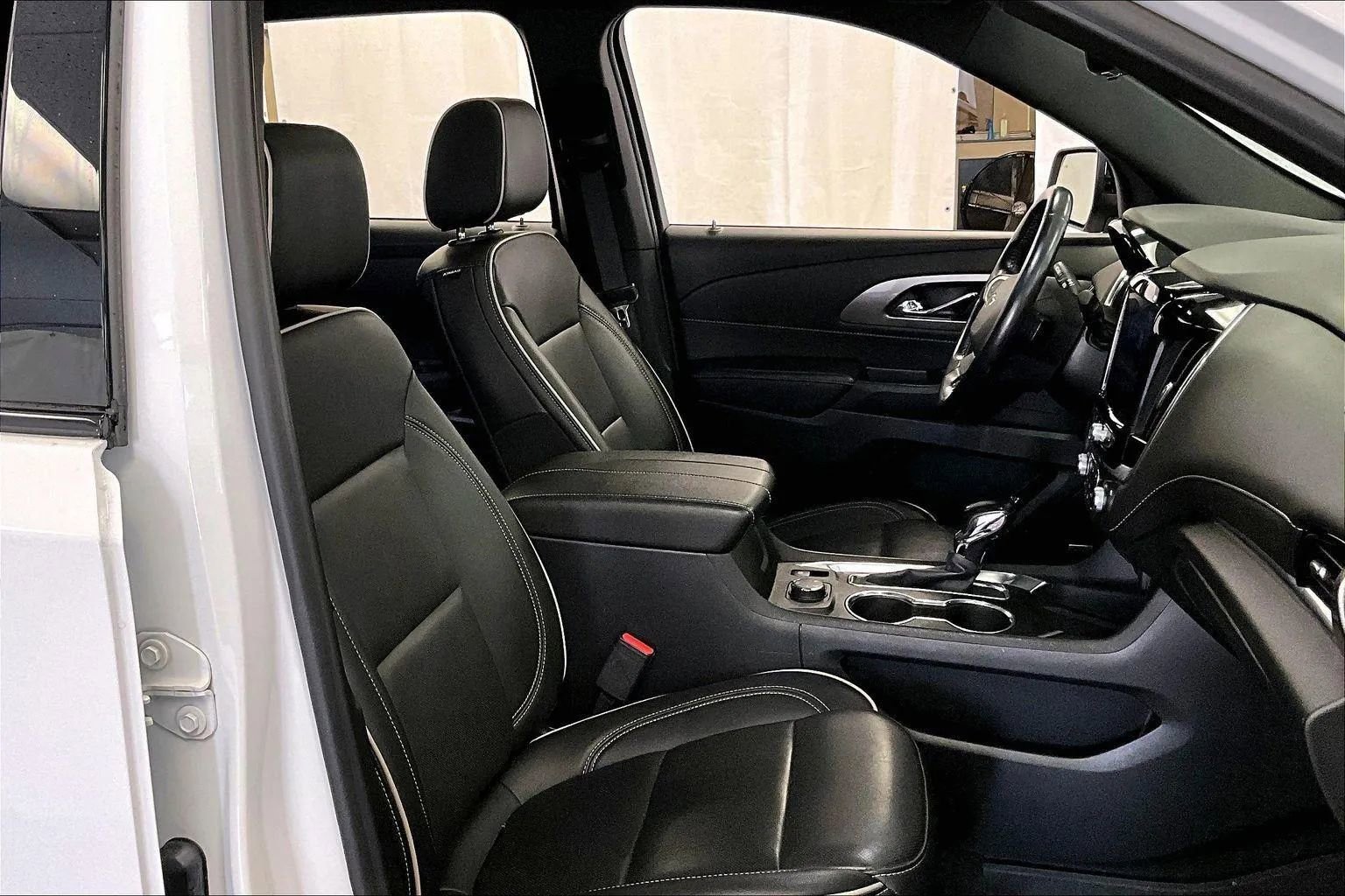 Used 2022 Chevrolet Traverse Premier w/ Redline Edition image 7