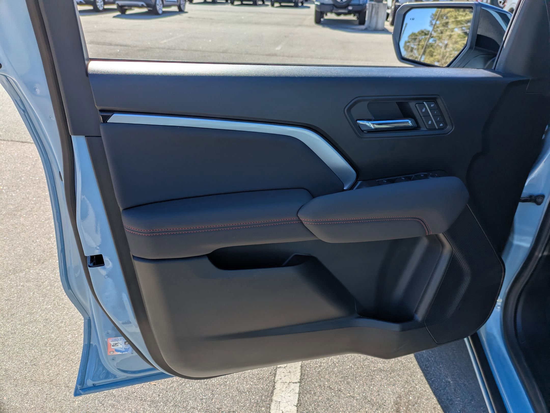 Used 2025 Chevrolet Colorado Z71 w/ Technology Package image 15