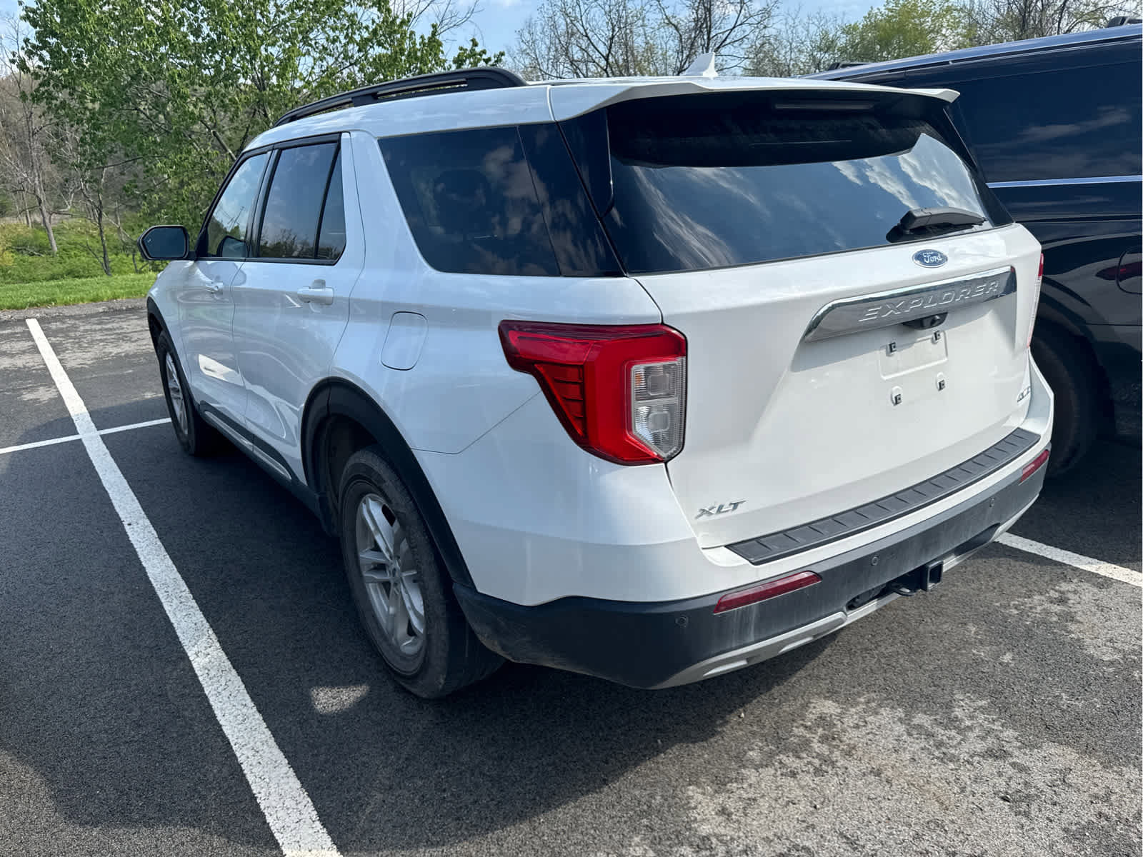 Certified 2023 Ford Explorer XLT w/ Equipment Group 202A AWD/4WD image 3