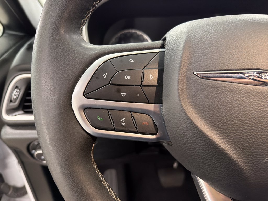 Used 2025 Chrysler Pacifica Select FWD image 20