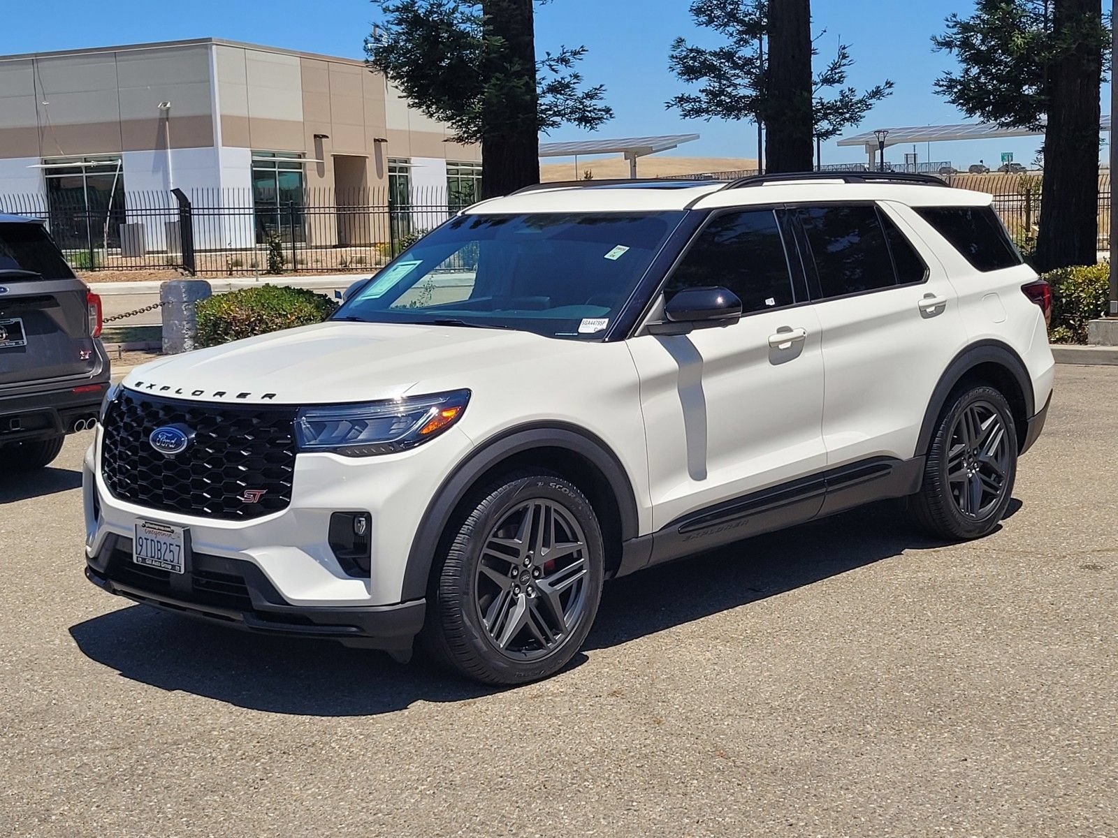 Certified 2025 Ford Explorer ST AWD/4WD image 8