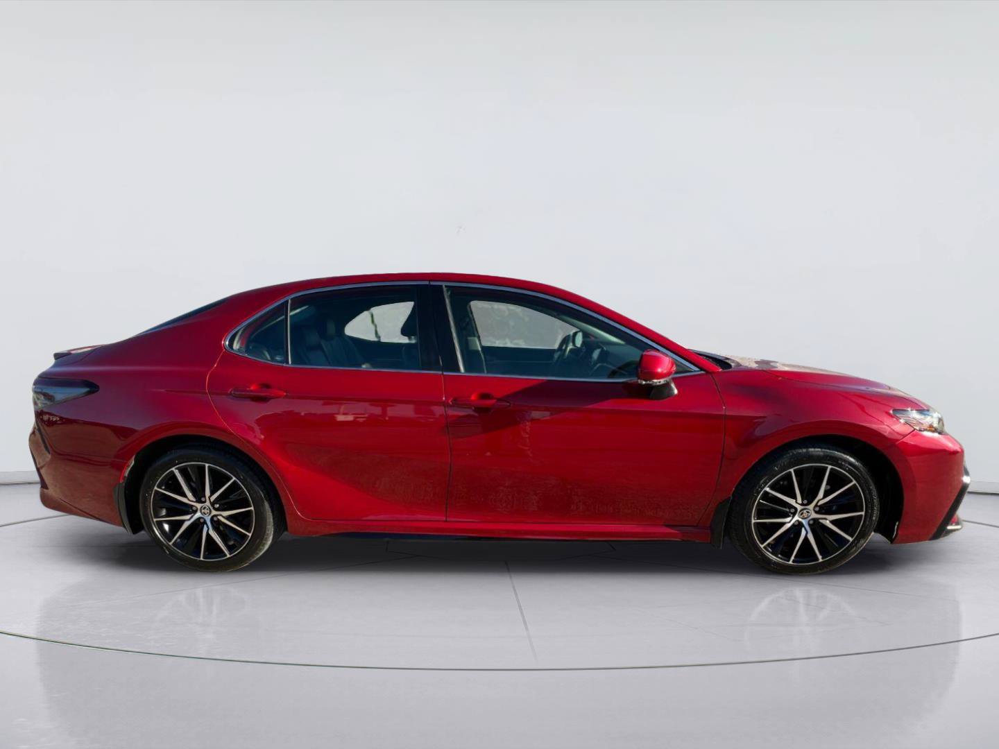 Used 2024 Toyota Camry SE FWD image 2