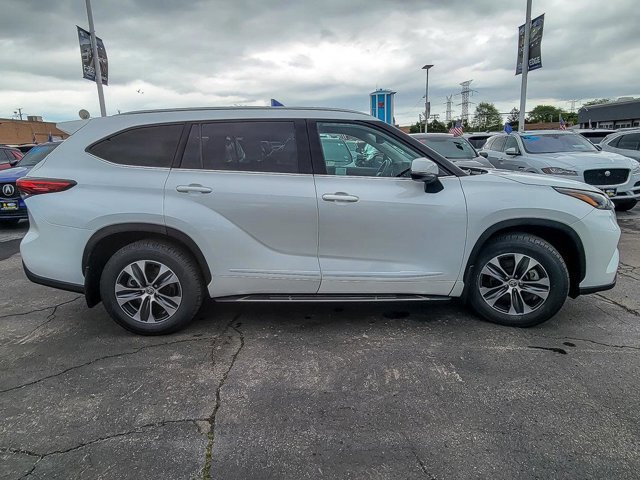 Used 2022 Toyota Highlander XLE image 6