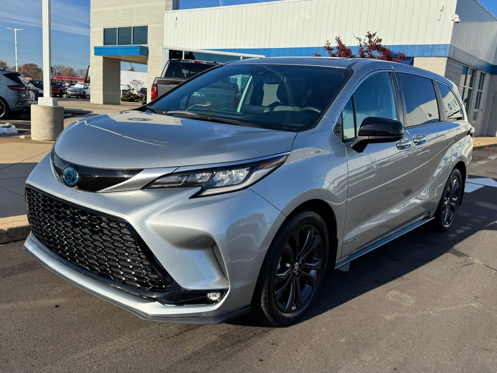 Used 2021 Toyota Sienna XSE image 4