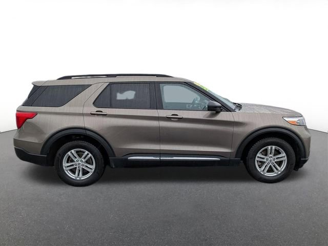 Certified 2021 Ford Explorer XLT w/ Equipment Group 202A AWD/4WD image 2