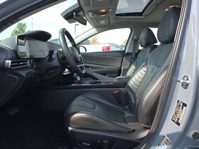 Used 2023 Hyundai Elantra Limited image 11