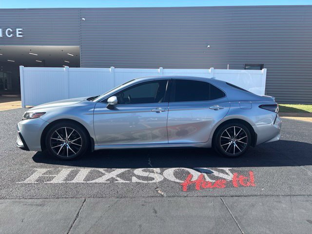 Used 2024 Toyota Camry SE FWD image 2