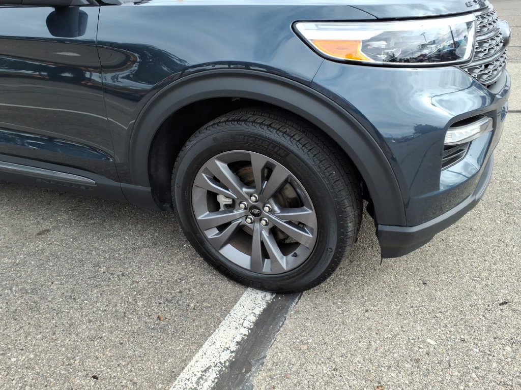 Certified 2023 Ford Explorer XLT w/ Equipment Group 202A AWD/4WD image 5