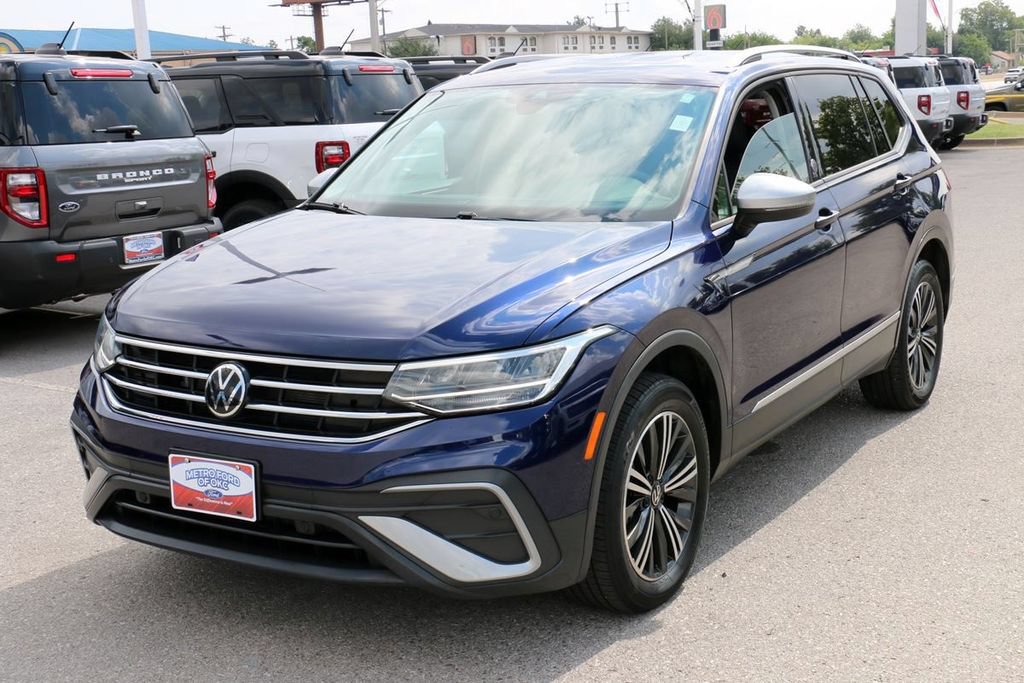 Used 2024 Volkswagen Tiguan SE AWD/4WD image 2