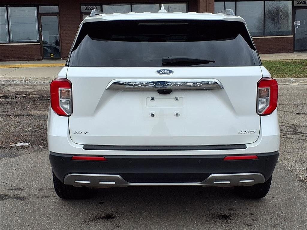 Certified 2022 Ford Explorer XLT w/ Equipment Group 202A image 4