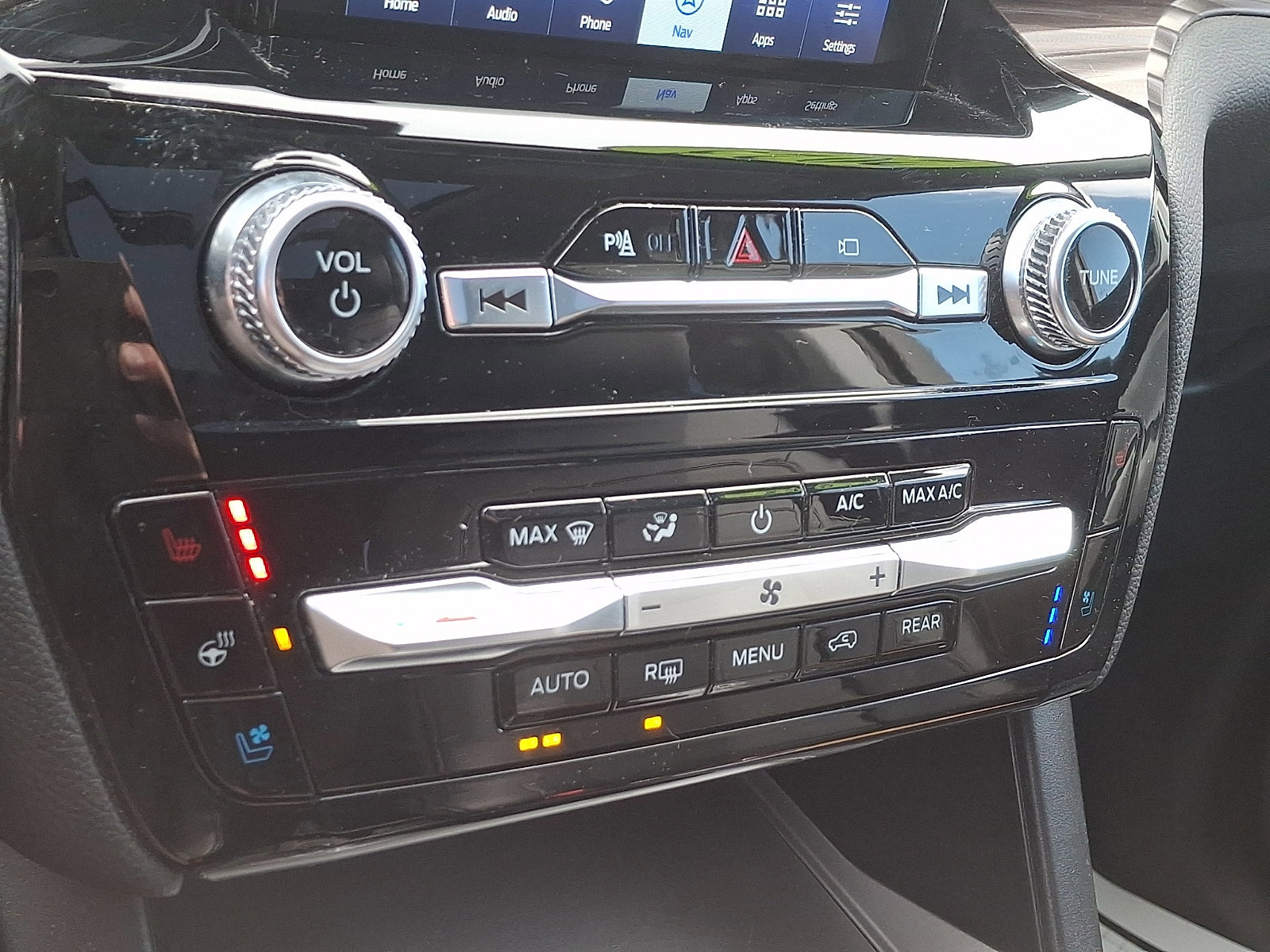 Certified 2023 Ford Explorer Limited w/ Limited Technology Package image 17