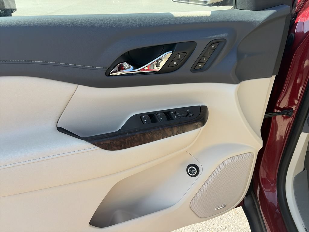 Used 2020 GMC Acadia Denali w/ Technology Package FWD image 18