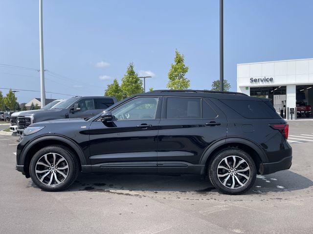 Certified 2026 Ford Explorer ST-Line AWD/4WD image 2