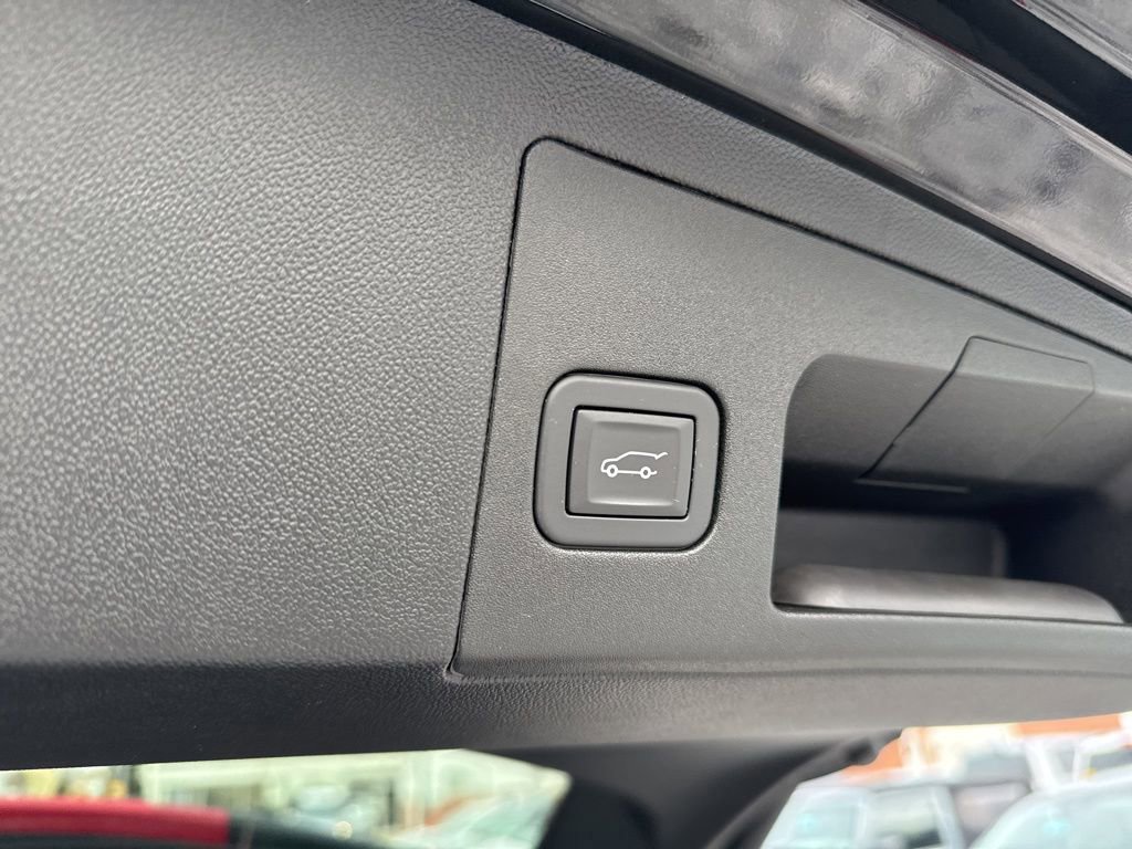 Used 2025 Cadillac XT5 Premium Luxury image 13