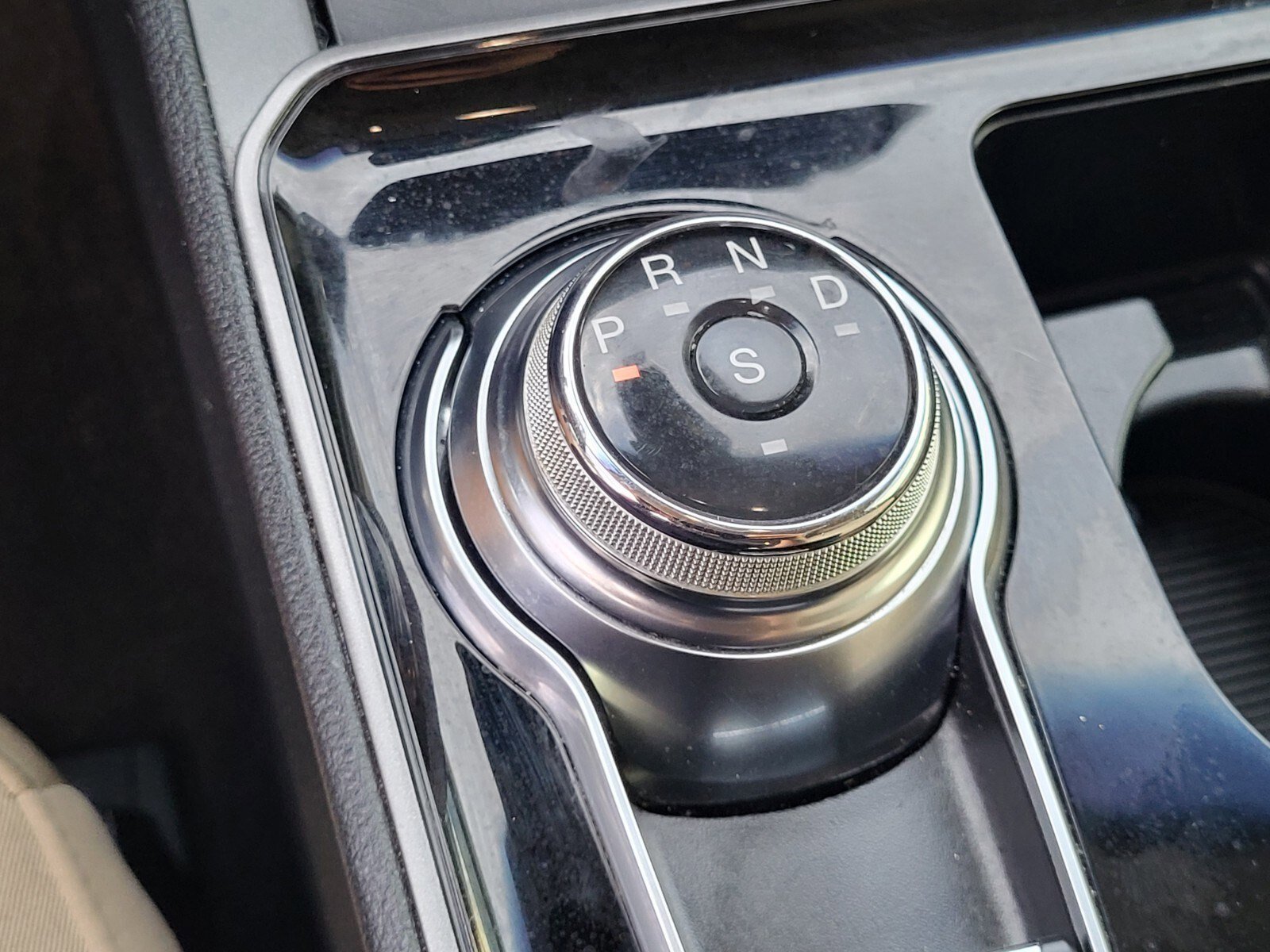 Certified 2020 Ford Edge SE image 25