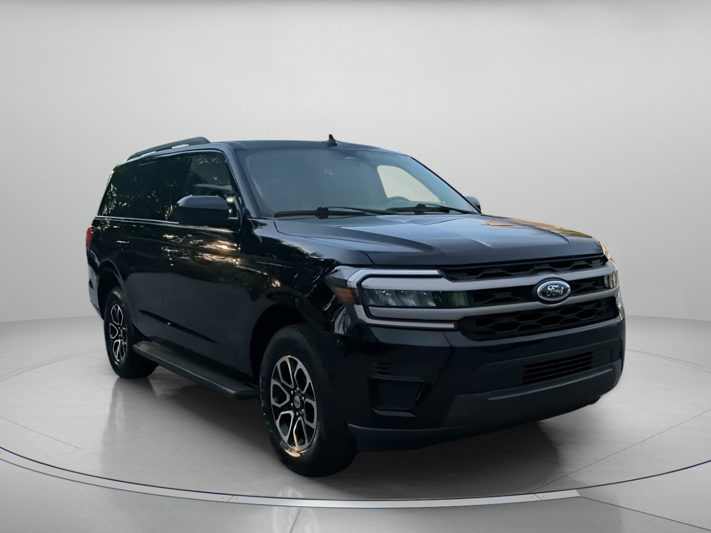 Certified 2024 Ford Expedition XLT RWD image 2