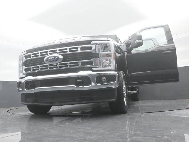 Certified 2025 Ford F250 XLT AWD/4WD image 30