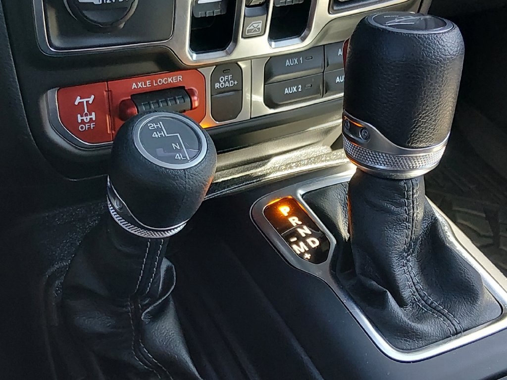 Used 2025 Jeep Gladiator Mojave w/ Safety Group AWD/4WD image 22