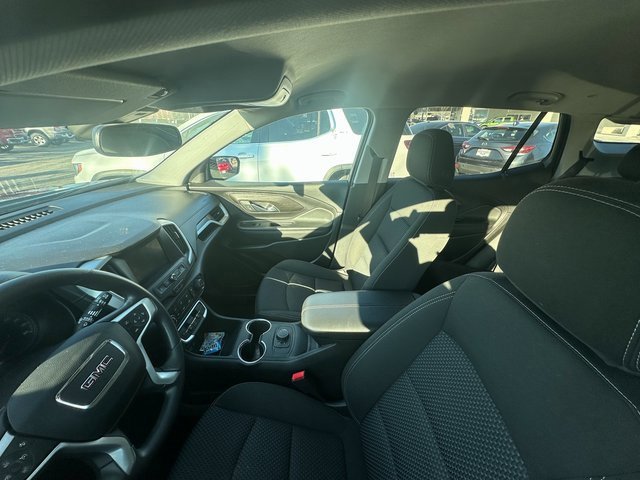 Used 2024 GMC Terrain SLE image 3