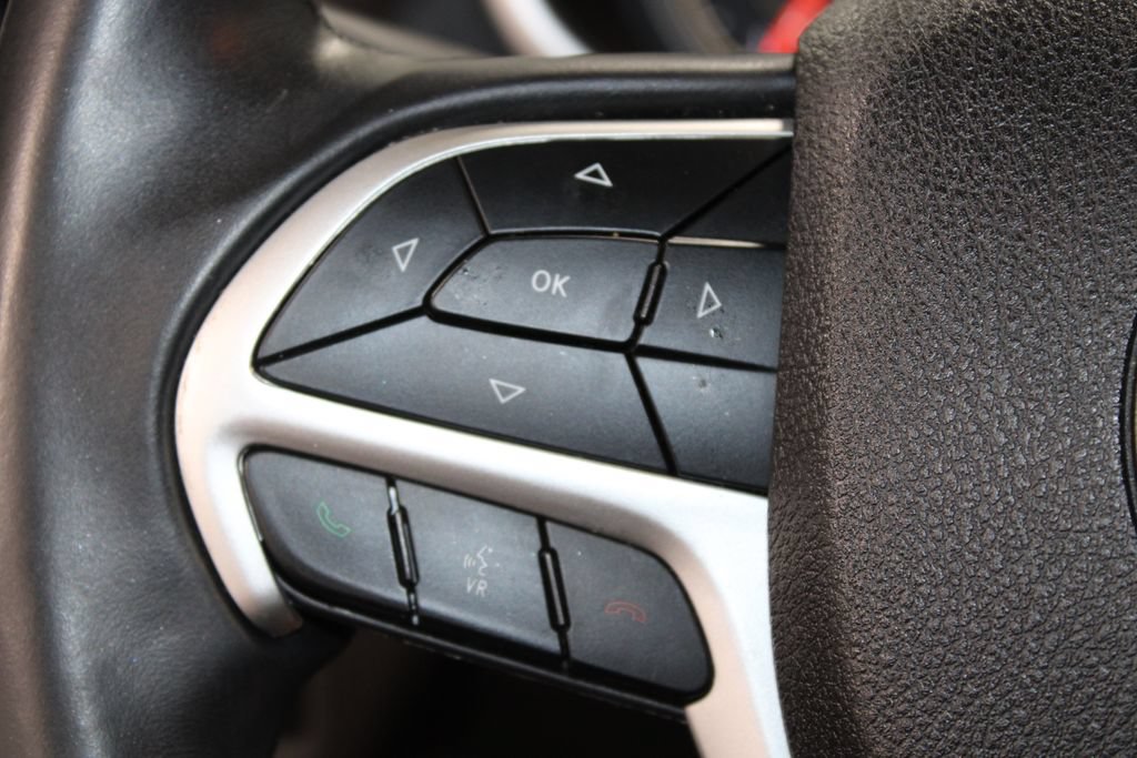 Used 2018 Jeep Cherokee Latitude Plus FWD image 33
