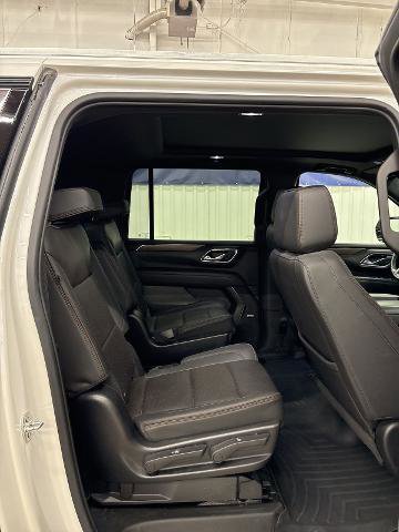 Used 2023 Chevrolet Suburban High Country image 17